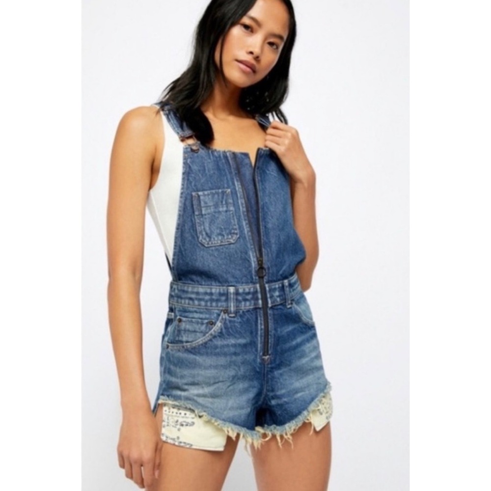 We The Free Denim Shortalls 4 Blue Zip Front Raw Hem‎ Distressed Overalls